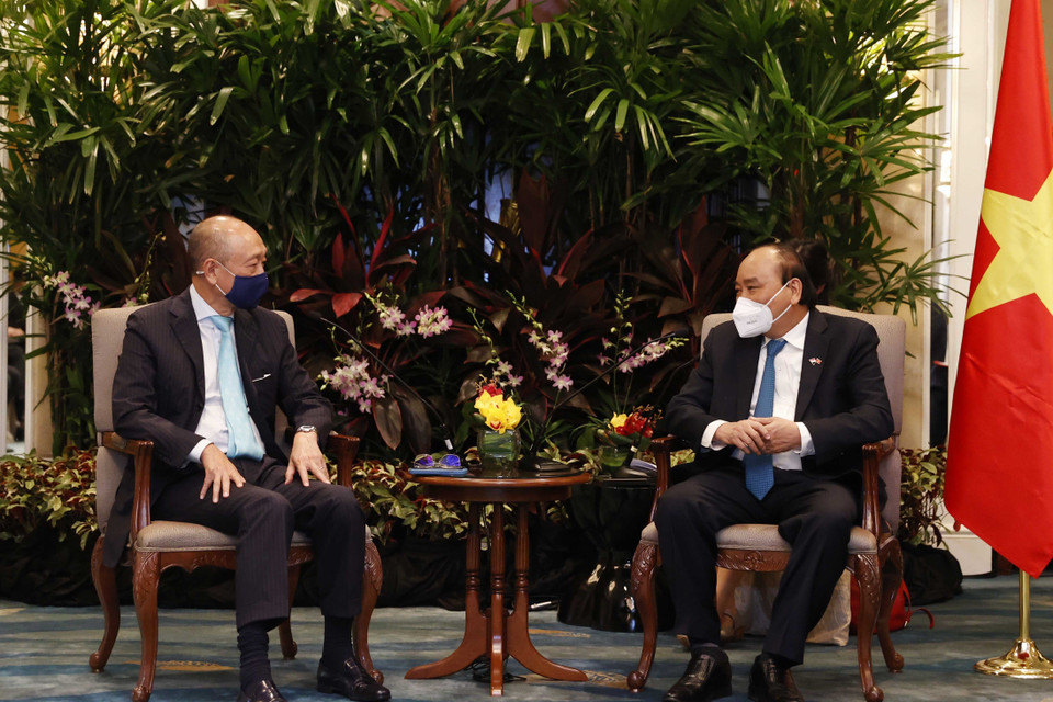 Tiếp tục chuyến thăm cấp Nhà nước tới Singapore, sáng 26/2/, Chủ tịch nước Nguyễn Xuân Phúc tiếp ông Wee Ee Cheong, Phó Chủ tịch kiêm Tổng Giám đốc Tập đoàn Ngân hàng United Overseas Bank Limited (UOB). (Ảnh: Thống Nhất/TTXVN)