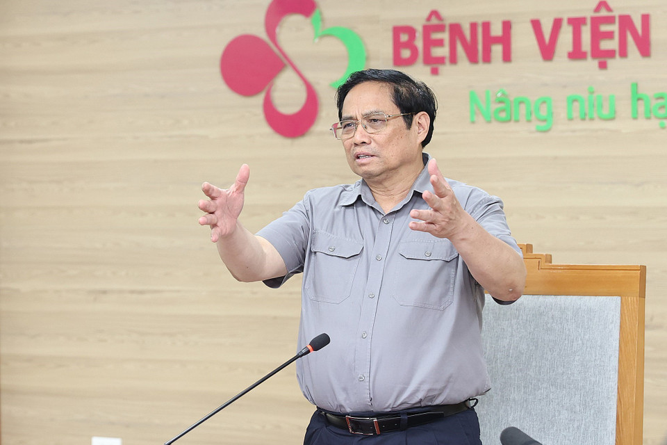 Thủ tướng Phạm Minh Chính phát biểu tại buổi làm việc với Bệnh viện Sản nhi tỉnh Phú Thọ. (Ảnh: Dương Giang/TTXVN)