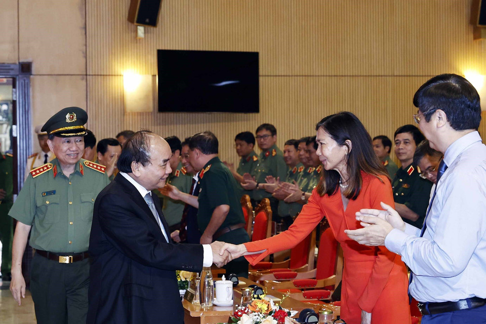 Chủ tịch nước Nguyễn Xuân Phúc và các đại biểu. (Ảnh: Thống Nhất/TTXVN)