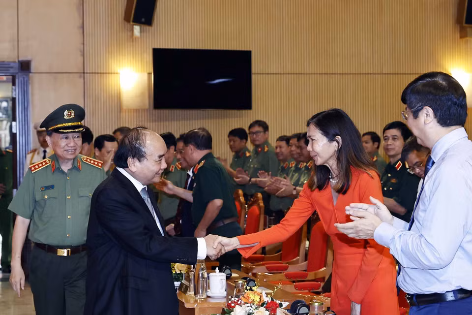 Chủ tịch nước Nguyễn Xuân Phúc và các đại biểu. (Ảnh: Thống Nhất/TTXVN)