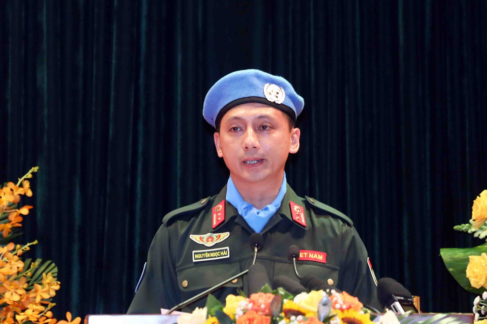 Trung tá Nguyễn Ngọc Hải, đại diện cán bộ tham gia hoạt động gìn giữ hòa bình Liên hợp quốc phát biểu. (Ảnh: Phạm Kiên/TTXVN)