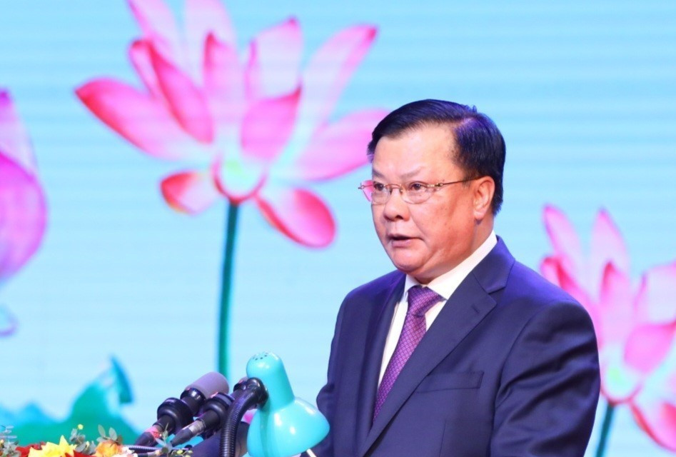 Bí thư Thành ủy Hà Nội Đinh Tiến Dũng đọc diễn văn tại buổi lễ. (Ảnh: Văn Điệp/TTXVN)