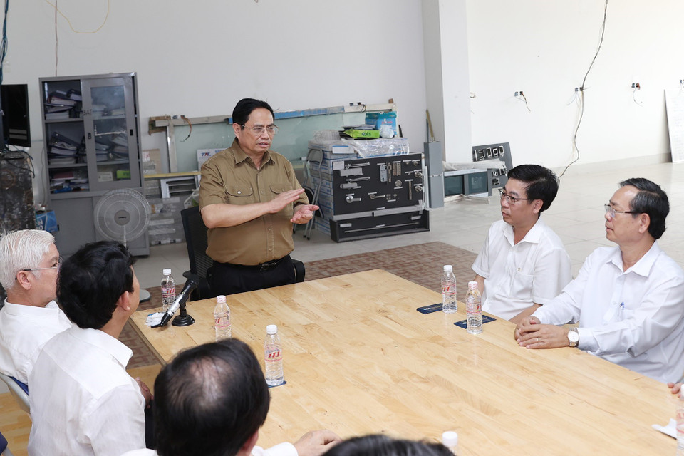 Thủ tướng Phạm Minh Chính kiểm tra Bệnh viện Đa khoa Bình Dương mới (phường Định Hòa, thành phố Thủ Dầu Một). (Ảnh: Dương Giang/TTXVN)