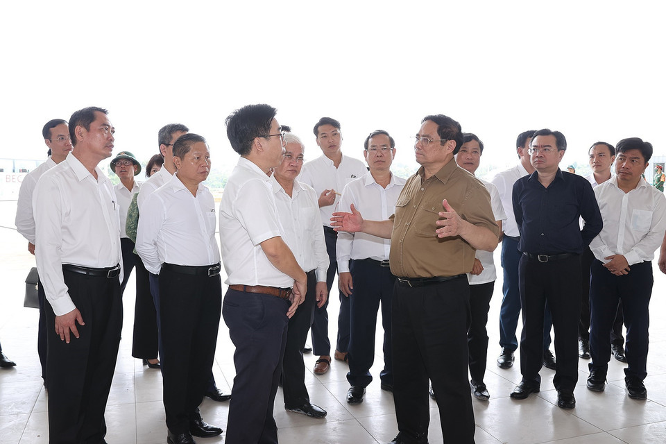 Thủ tướng Phạm Minh Chính kiểm tra Bệnh viện Đa khoa Bình Dương mới (phường Định Hòa, thành phố Thủ Dầu Một). (Ảnh: Dương Giang/TTXVN)