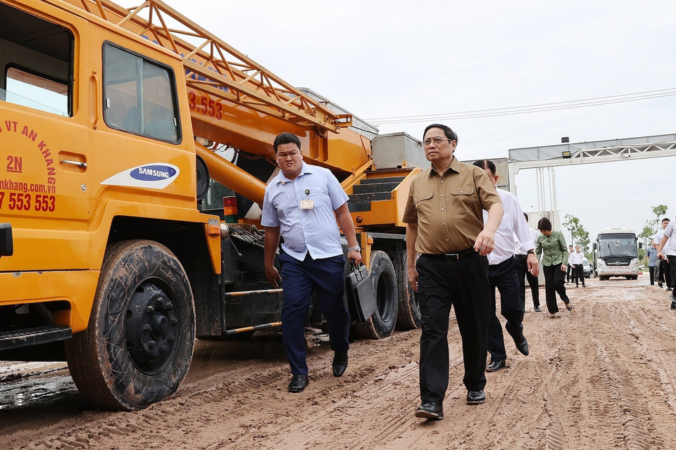 Thủ tướng Phạm Minh Chính khảo sát Khu Công nghiệp Bàu Bàng. (Ảnh: Dương Giang/TTXVN)