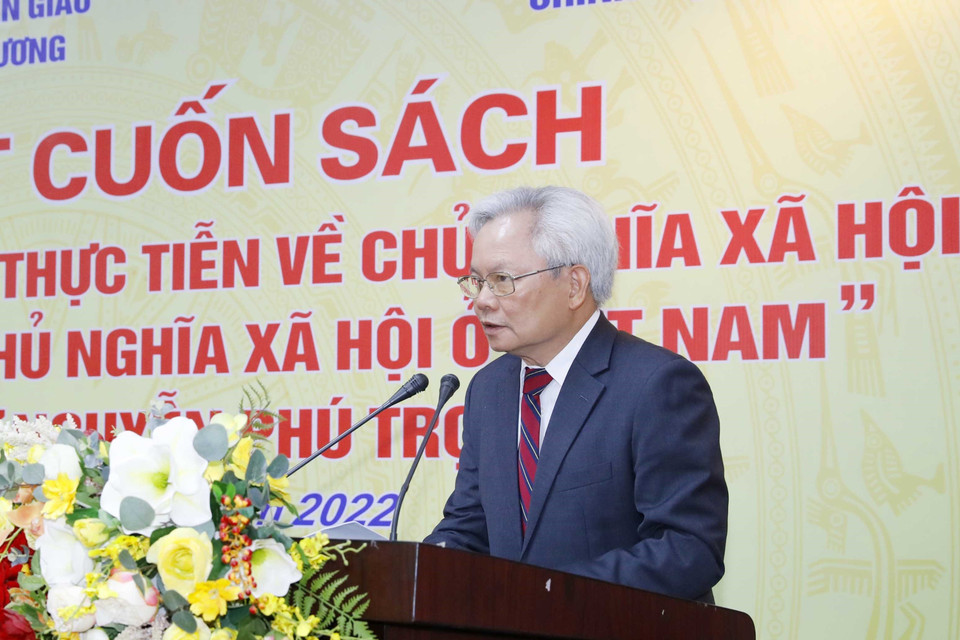 Ông Tạ Ngọc Tấn, Phó Chủ tịch Hội đồng Lý luận Trung ương, phát biểu tại buổi lễ. (Ảnh: Phương Hoa/TTXVN)