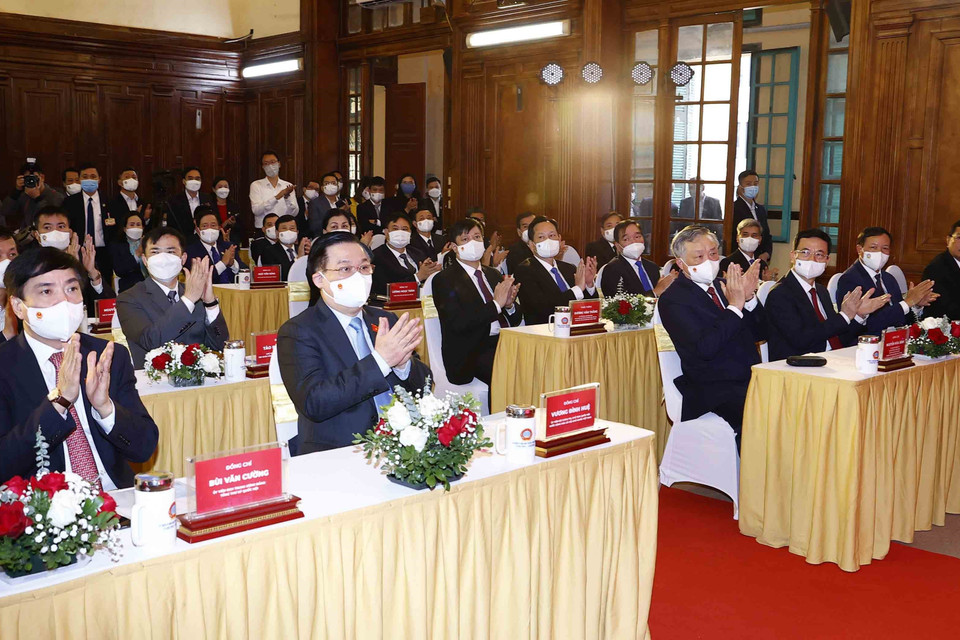 Chủ tịch Quốc hội Vương Đình Huệ và các đại biểu dự lễ khánh thành. (Ảnh: Doãn Tấn/TTXVN)