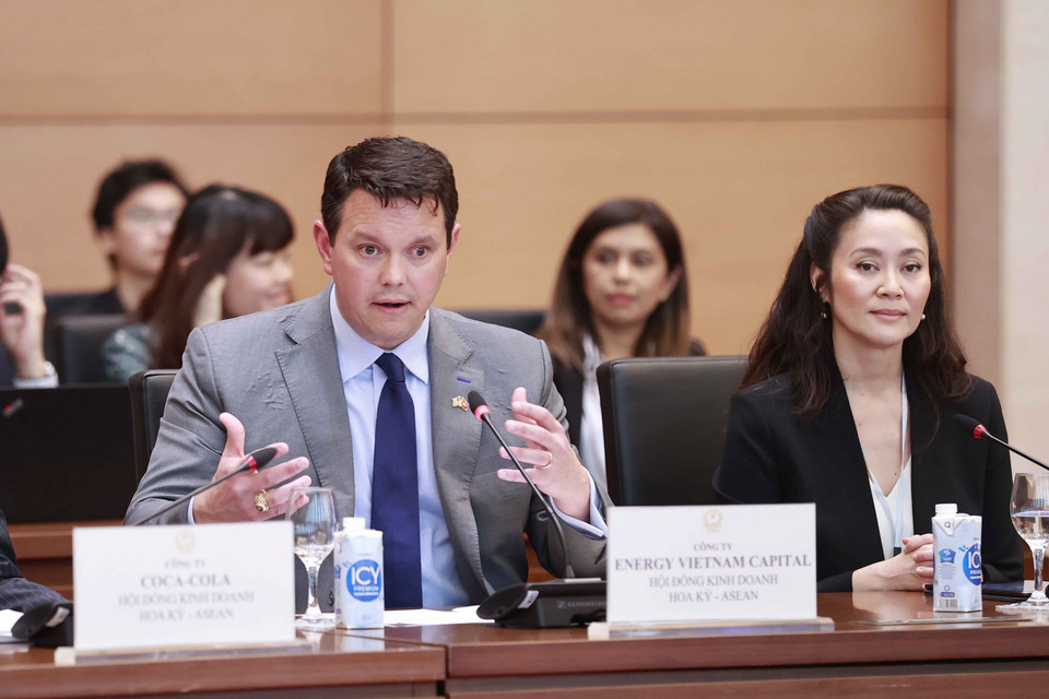 Đại diện Công ty Energy Vietnam Capital, Hội đồng Kinh doanh Hoa Kỳ-ASEAN phát biểu. (Ảnh: Doãn Tấn/TTXVN)
