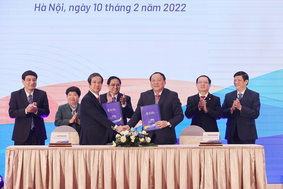 Thủ tướng Phạm Minh Chính chứng kiến lễ ký kết Chương trình phối hợp giữa Bộ Giáo dục và Đào tạo và Bộ Văn hoá Thể thao và Du lịch giai đoạn 2022-2026. (Ảnh: Dương Giang/TTXVN)