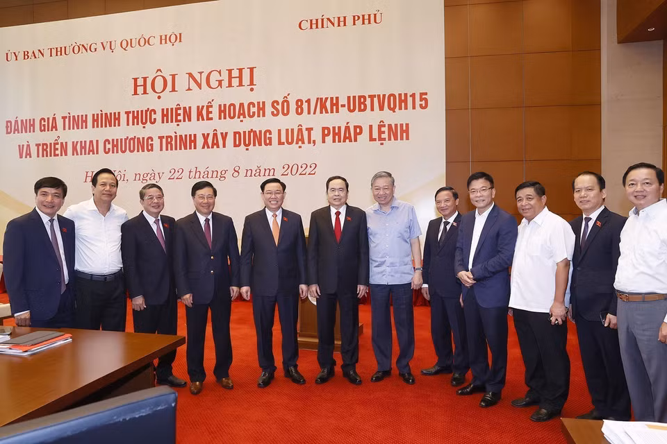 Chủ tịch Quốc hội Vương Đình Huệ với đại biểu dự hội nghị. (Ảnh: Doãn Tấn/TTXVN)