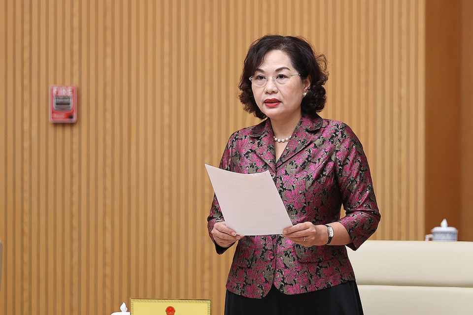 Thống đốc Ngân hàng Nhà nước Việt Nam Nguyễn Thị Hồng báo cáo về điều hành chính sách tiền tệ. (Ảnh: Dương Giang/TTXVN)