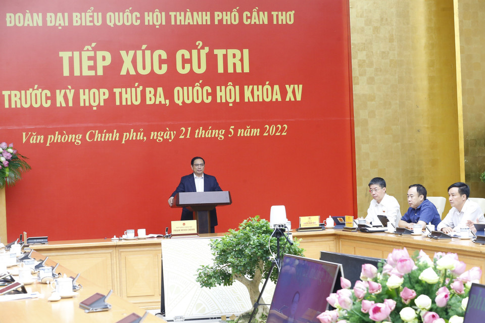 Hình ảnh Thủ tướng Phạm Minh Chính phát biểu tại buổi tiếp xúc cử tri thành phố Cần Thơ. (Ảnh: Văn Điệp/TTXVN)