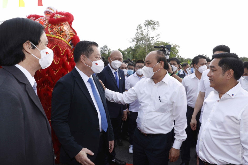 Chủ tịch nước Nguyễn Xuân Phúc với các đại biểu tham dự buổi lễ. (Ảnh: Thống Nhất/TTXVN)