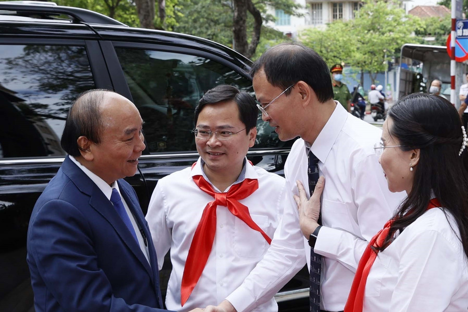 Hình ảnh Chủ tịch nước Nguyễn Xuân Phúc đến dự lễ kỷ niệm 65 năm Nhà xuất bản Kim Đồng. (Ảnh: Thống Nhất/TTXVN)