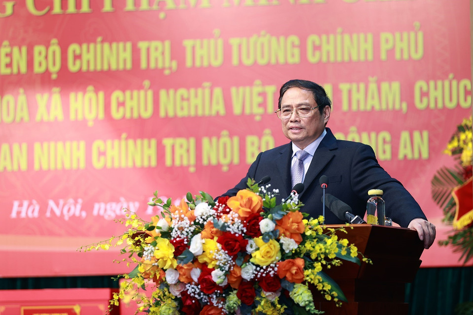 Thủ tướng Phạm Minh Chính chúc Tết cán bộ, chiến sỹ Cục An ninh Chính trị nội bộ-Bộ Công an. (Ảnh: Dương Giang/TTXVN)