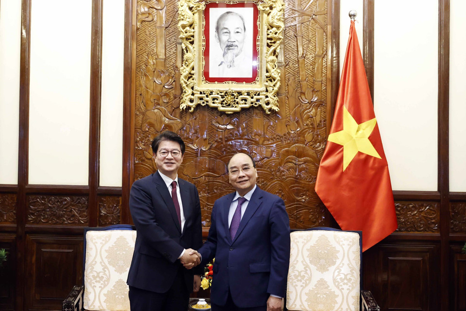 Chủ tịch nước Nguyễn Xuân Phúc tiếp ông Seong Ghi-hong, Chủ tịch, Giám đốc điều hành Hãng Thông tấn Yonhap của Hàn Quốc. (Ảnh: Thống Nhất/TTXVN)