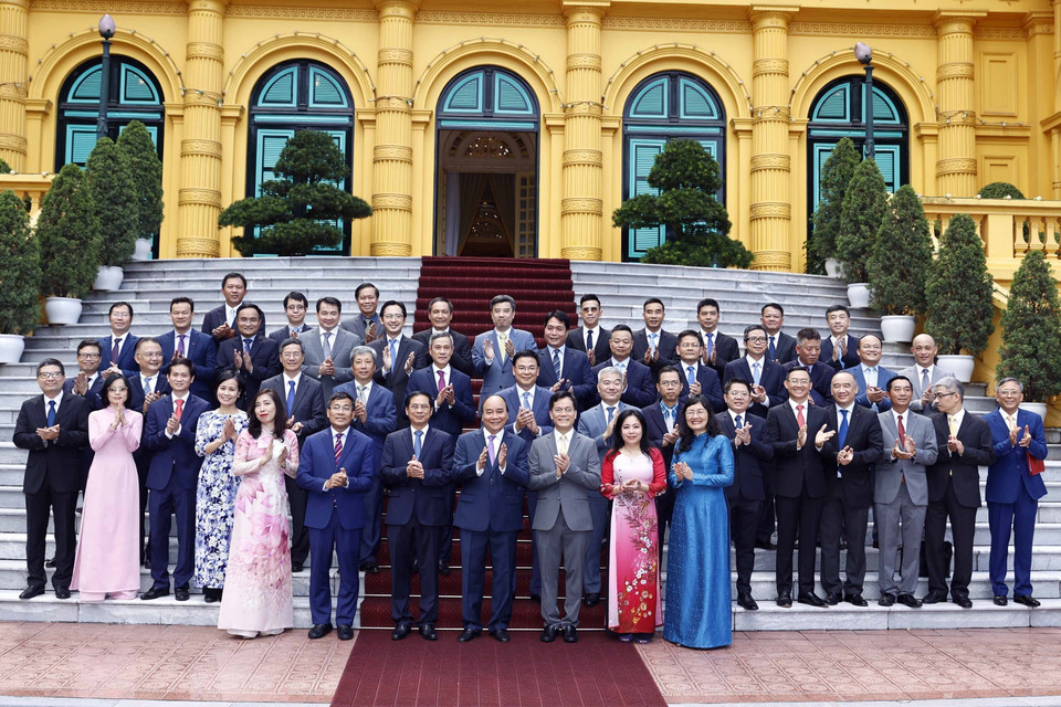 Chủ tịch nước Nguyễn Xuân Phúc với cán bộ chủ chốt Bộ Ngoại giao. (Ảnh: Thống Nhất/TTXVN)