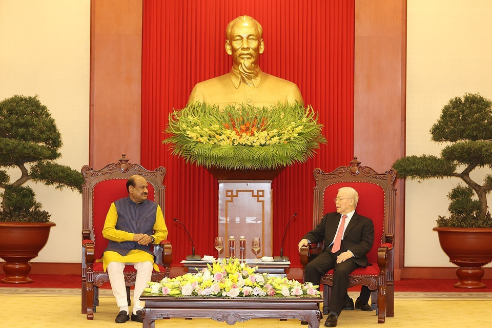 Tổng Bí thư Nguyễn Phú Trọng tiếp Chủ tịch Hạ viện Cộng hòa Ấn Độ Om Birla. (Ảnh: Trí Dũng/TTXVN)