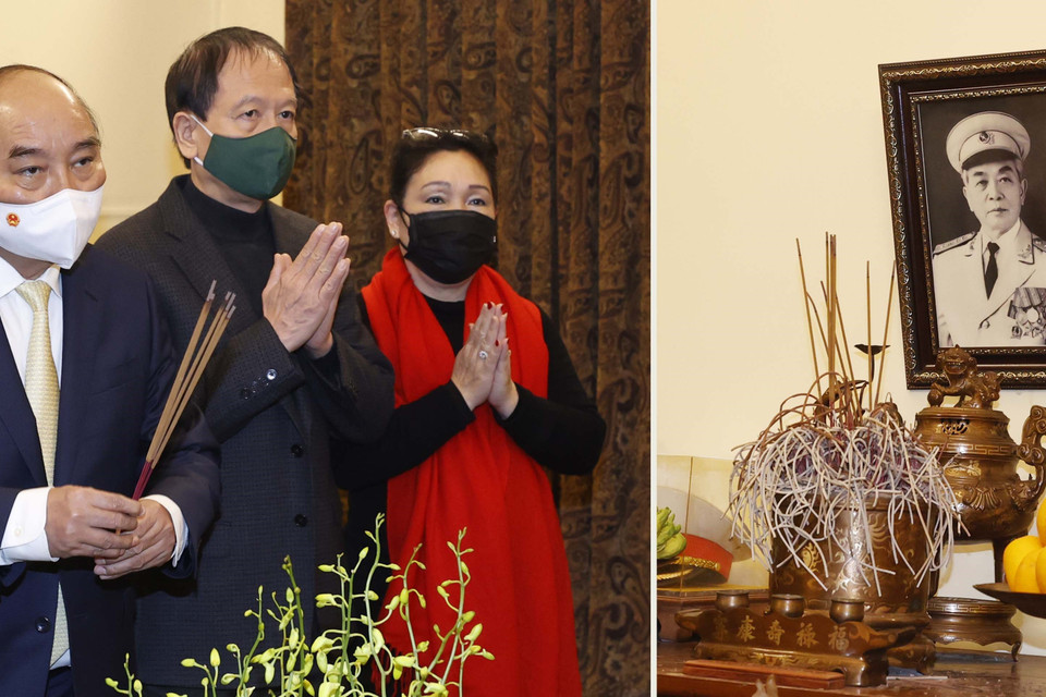 Chủ tịch nước Nguyễn Xuân Phúc dâng hương Đại tướng Võ Nguyên Giáp. (Ảnh: Thống Nhất/TTXVN)