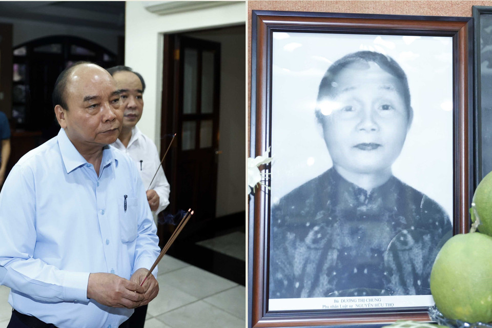 Chủ tịch nước Nguyễn Xuân Phúc tới dâng hương đồng chí Nguyễn Hữu Thọ - Chủ tịch Mặt trận Dân tộc giải phóng miền Nam Việt Nam từ năm 1962 đến ngày đất nước nước thống nhất. Đồng chí cũng là Phó Chủ tịch nước đầu tiên của nước Việt Nam thống nhất, quyền Chủ tịch nước từ tháng 4 năm 1980 đến tháng 7 năm 1981, Chủ tịch Quốc hội, Phó Chủ tịch Hội đồng Nhà nước nước từ năm 1981 đến năm 1987. (Ảnh: Thống Nhất/TTXVN)