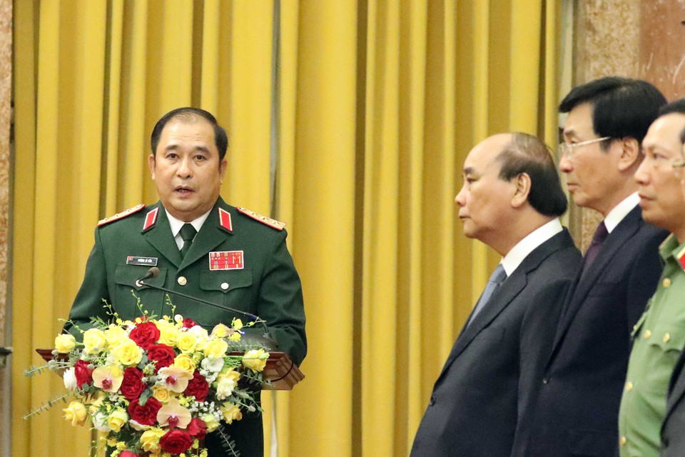 Thượng tướng Phùng Sĩ Tấn phát biểu cảm tưởng tại buổi lễ.(Ảnh: Thống Nhất/TTXVN)