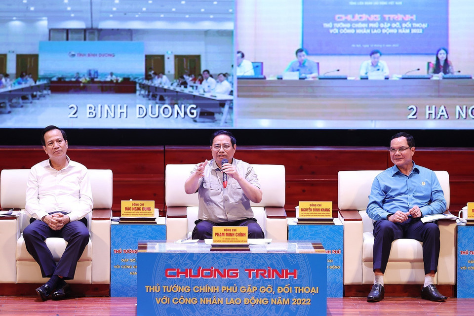 Thủ tướng Phạm Minh Chính đối thoại với công nhân lao động năm 2022. (Ảnh: Dương Giang/TTXVN)