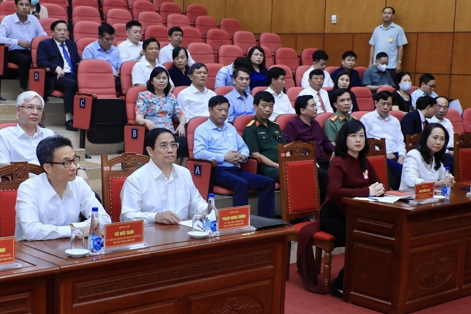 Thủ tướng Phạm Minh Chính và các đại biểu dự hội nghị công bố Quyết định Quyền Bộ trưởng Bộ Y tế. (Ảnh: Lâm Khánh/TTXVN)