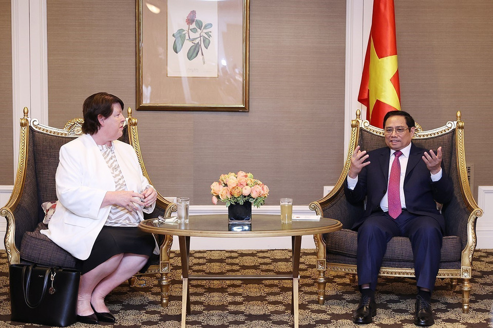 Thủ tướng Phạm Minh Chính tiếp bà Ruth Ohara, Chủ tịch Hội đồng giáo sư Đại học Stanford. (Ảnh: Dương Giang/TTXVN)