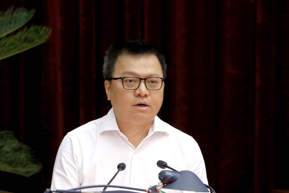 Ông Lê Quốc Minh, Ủy viên Trung ương Đảng, Phó trưởng Ban Tuyên giáo Trung ương, Tổng Biên tập Báo Nhân Dân, Chủ tịch Hội Nhà báo Việt Nam tham luận tại hội nghị. (Ảnh: Phương Hoa/TTXVN)