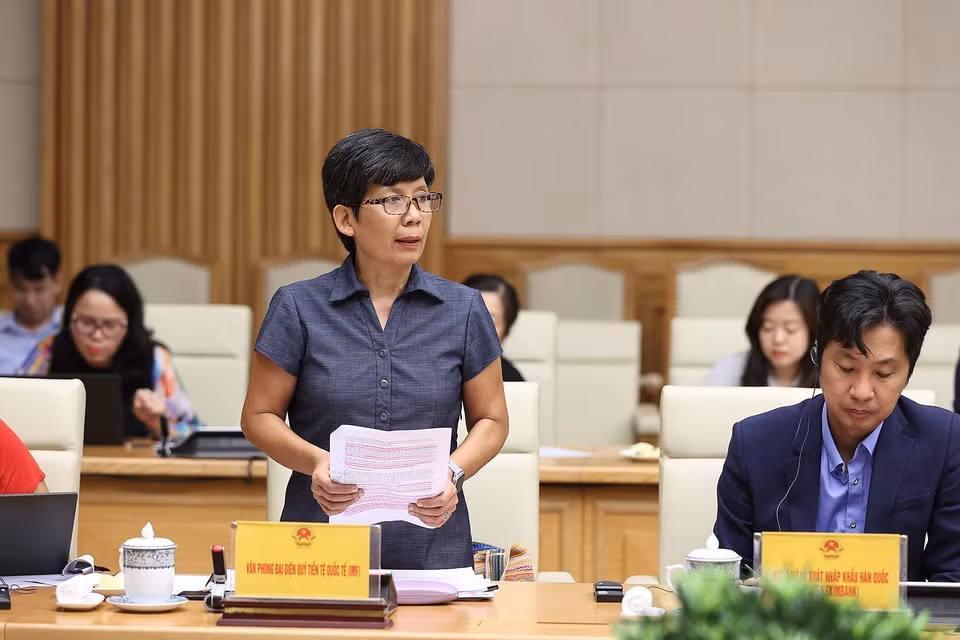 Đại diện Văn phòng Quỹ Tiền tệ Quốc tế (IMF) phát biểu. (Ảnh: Dương Giang/TTXVN)