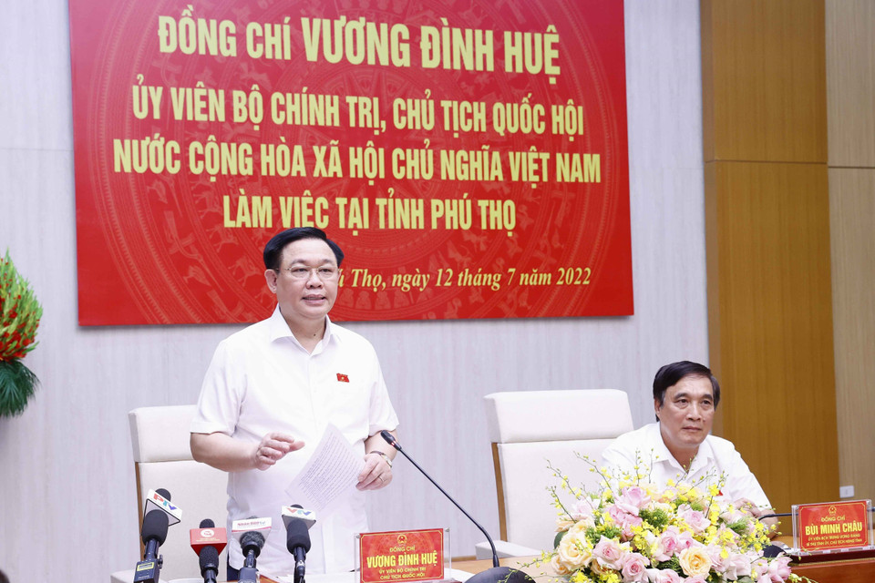 Chủ tịch Quốc hội Vương Đình Huệ phát biểu tại buổi làm việc. (Ảnh: Doãn Tấn/TTXVN)