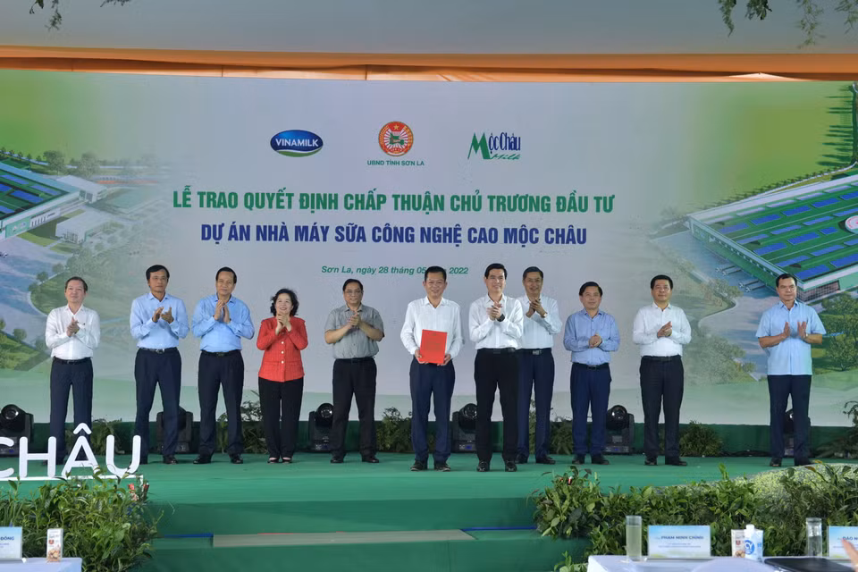 Bà Mai Kiều Liên, Chủ tịch Hội đồng quản trị Mộc Châu Milk, thành viên Hội đồng quản trị kiêm Tổng giám đốc Vinamilk chia sẻ: “Khác với các nhà máy, trang trại khác của Vinamilk là chỉ có nhà máy, hoặc chỉ có trang trại, Thiên đường sữa Mộc Châu là tổ hợp dự án liên hoàn, kết hợp cả nhà máy, trang trại và du lịch sinh thái. 