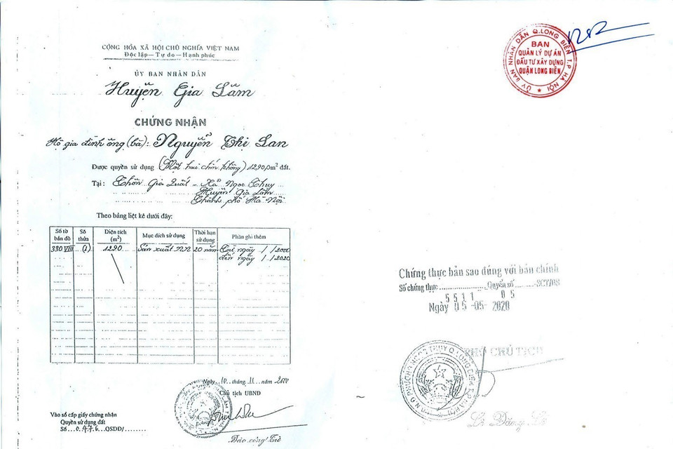 Giấy chứng nhận quyền sử dụng đất nông nghiệp của bà Nguyễn Thị Lan (mảnh đất nay là nhà hàng và hồ câu Sơn Thủy). (Ảnh: TTXVN phát)