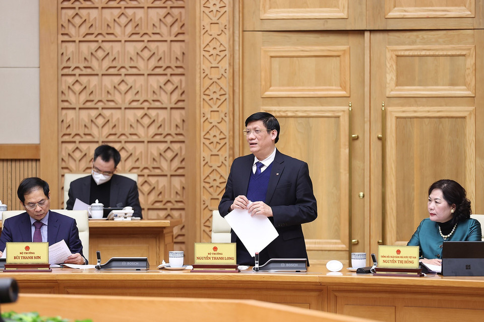 Bộ trưởng Bộ Y tế Nguyễn Thanh Long báo cáo tình hình kiểm soát dịch COVID-19 và tiêm vaccine trong dịp Tết Nguyên đán. (Ảnh: Dương Giang/TTXVN)