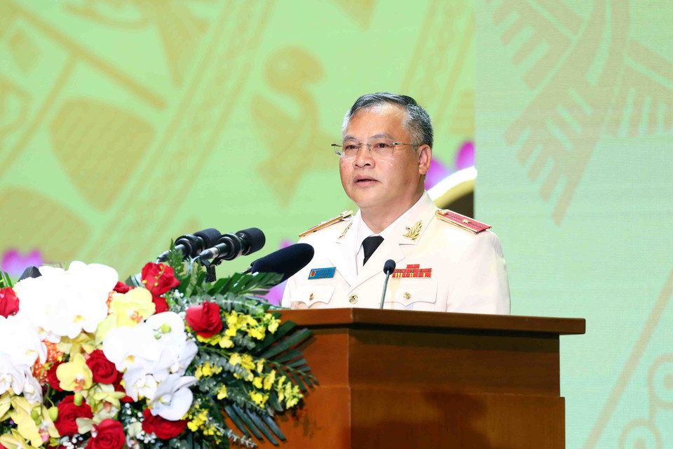 Thiếu tướng Nguyễn Văn Long, Thứ trưởng Bộ Công an đọc Thư chúc mừng lực lượng cảnh sát nhân dân của Tổng Bí thư Nguyễn Phú Trọng. (Ảnh: Phạm Kiên/TTXVN)