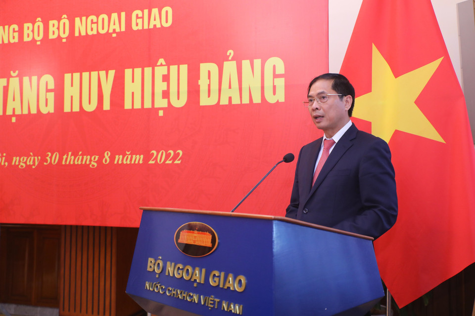 Ủy viên Trung ương Đảng, Bí thư Ban Cán sự Đảng, Bộ trưởng Bộ Ngoại giao Bùi Thanh Sơn phát biểu. (Ảnh: Lâm Khánh/TTXVN)