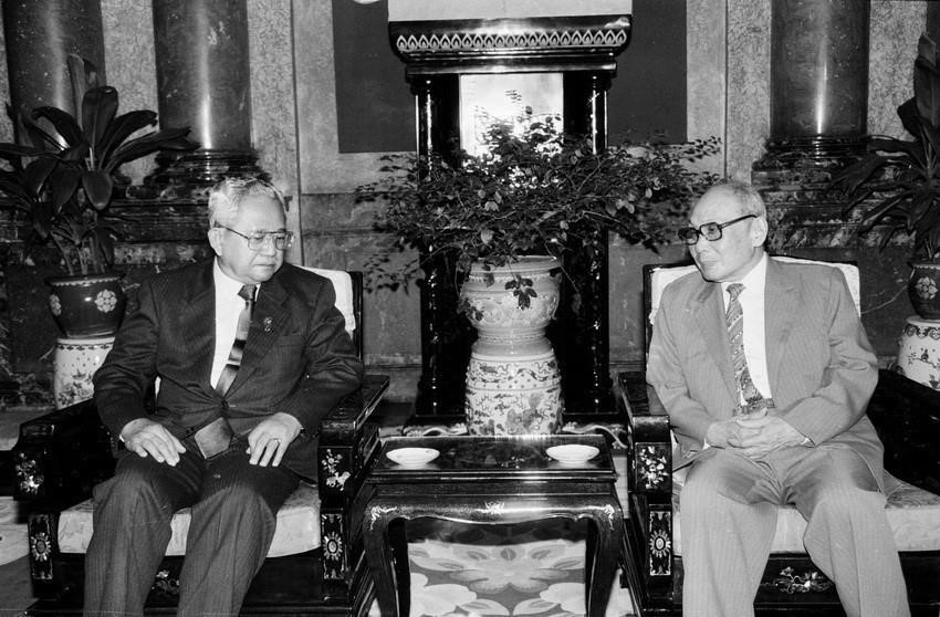 Chủ tịch Hội đồng Nhà nước Võ Chí Công tiếp Chủ tịch Hội đồng Hiệp thương nhân dân, Chủ tịch Hội đồng đại biểu nhân dân Indones Mohamet Kharis Suhud thăm Việt Nam (6/5/19992). (Ảnh: Xuân Tuân/TTXVN)