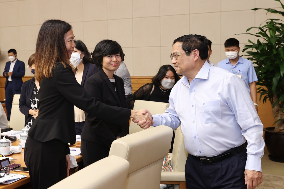 Chiều 30/7, tại Hà Nội, Thủ tướng Phạm Minh Chính chủ trì buổi làm việc với các bộ, ngành, cơ quan và một số chuyên gia, nhà khoa học, tổ chức quốc tế để lấy ý kiến hoàn thiện Đề án 'Bảo đảm ổn định kinh tế vĩ mô, kiềm chế lạm phát, chống suy thoái và bảo đảm các cân đối lớn của nền kinh tế.' (Ảnh: Dương Giang/TTXVN)