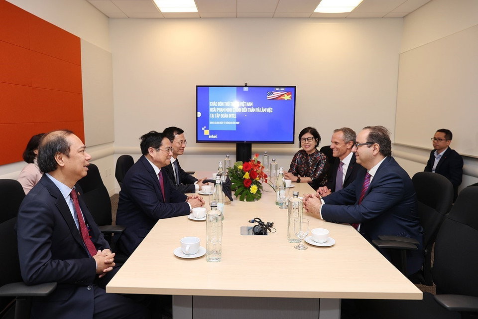 Thủ tướng Phạm Minh Chính đến thăm Tập đoàn Intel. (Ảnh: Dương Giang/TTXVN)