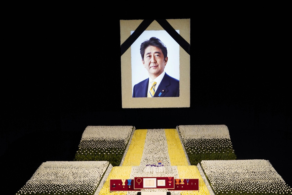 Toàn cảnh lễ quốc tang cố Thủ tướng Nhật Bản Shinzo Abe tại Nippon Budokan, trung tâm thủ đô Tokyo ngày 27/9/2022. (Ảnh: Kyodo/TTXVN)