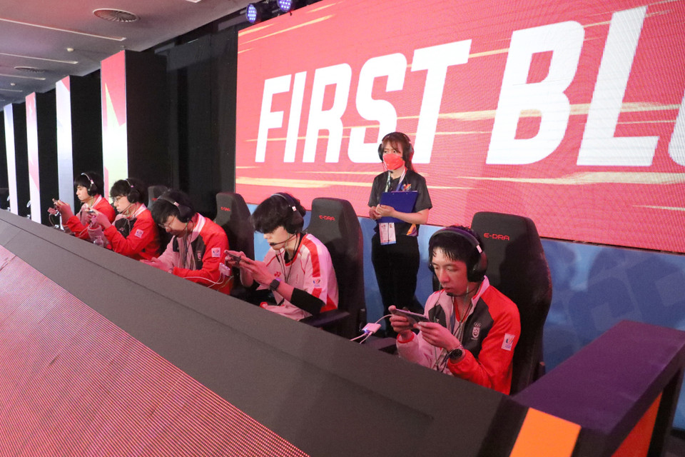 Các vận động viên Đội tuyển quốc gia Singapore thi đấu. (Ảnh: Minh Đông/TTXVN)