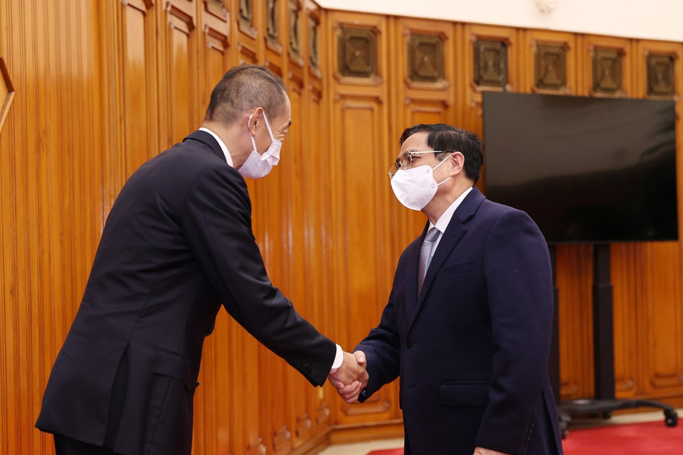 Thủ tướng Phạm Minh Chính tiếp Giám đốc WHO khu vực Tây Thái Bình Dương Takeshi Kasai. (Ảnh: Dương Giang/TTXVN)