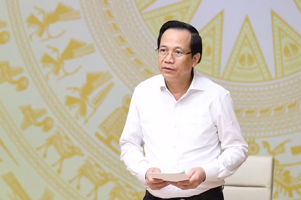 Bộ trưởng Bộ Lao động-Thương binh và Xã hội Đào Ngọc Dung báo cáo tình hình thị trường lao động. (Ảnh: Dương Giang/TTXVN)