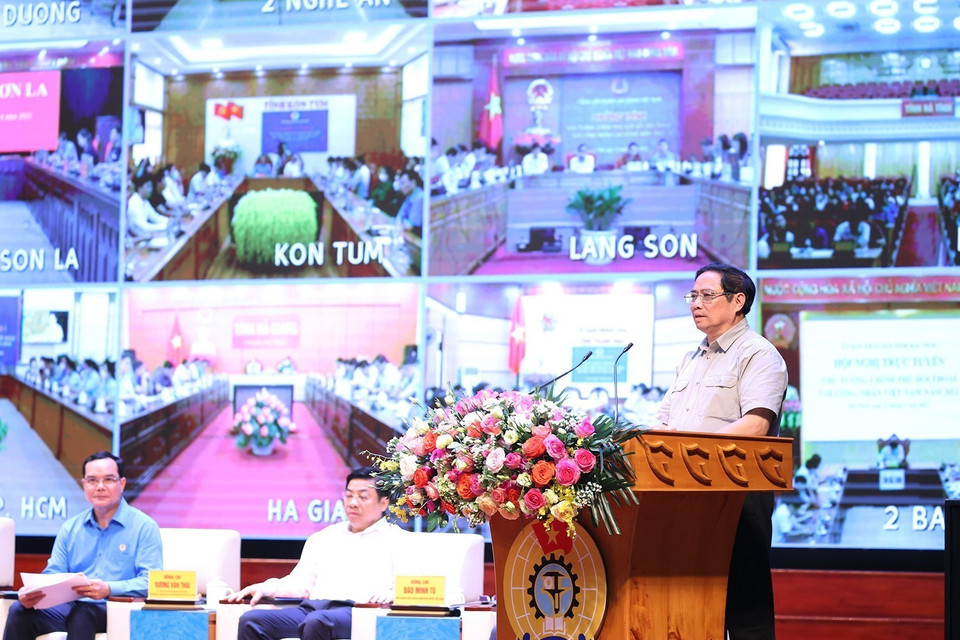 Thủ tướng Chính phủ Phạm Minh Chính gặp gỡ, đối thoại với công nhân lao động năm 2022. (Ảnh: Dương Giang/TTXVN)