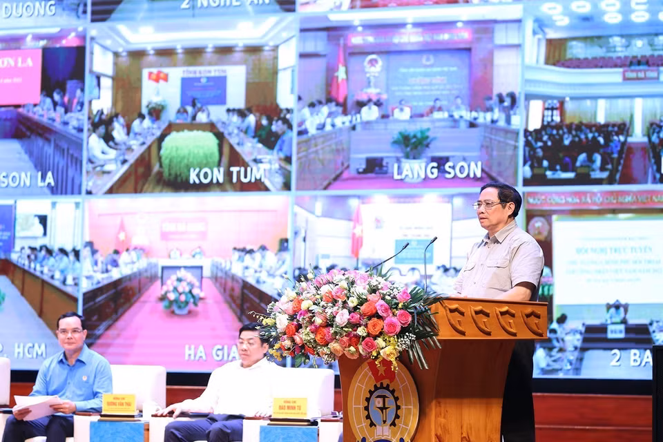 Thủ tướng Chính phủ Phạm Minh Chính gặp gỡ, đối thoại với công nhân lao động năm 2022. (Ảnh: Dương Giang/TTXVN)