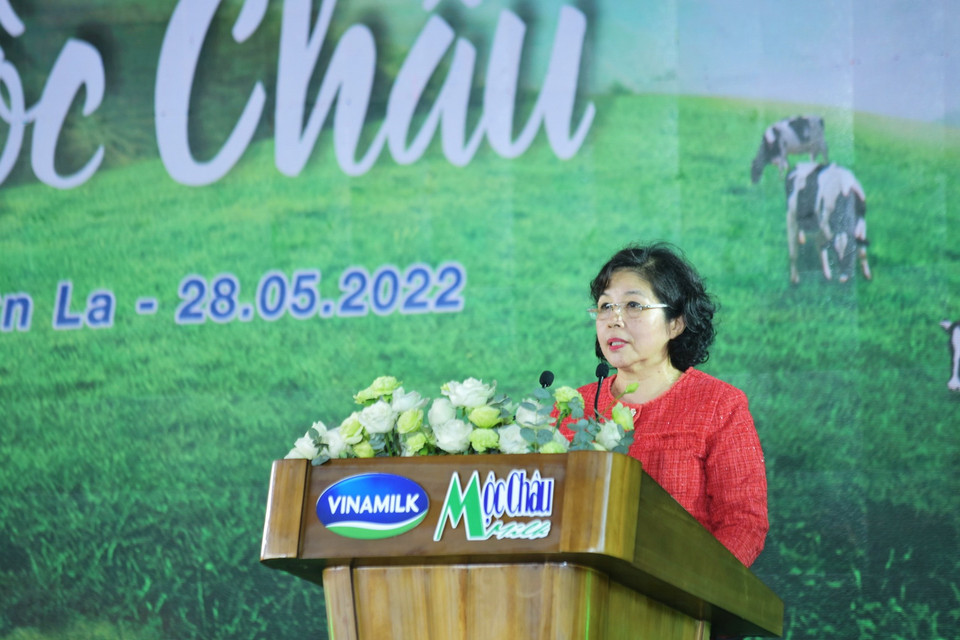 Bà Mai Kiều Liên, Chủ tịch Hội đồng quản trị Mộc Châu Milk, thành viên Hội đồng quản trị kiêm Tổng giám đốc Vinamilk phát biểu tại buổi khởi công "Tổ hợp Thiên đường Sữa Mộc Châu.”