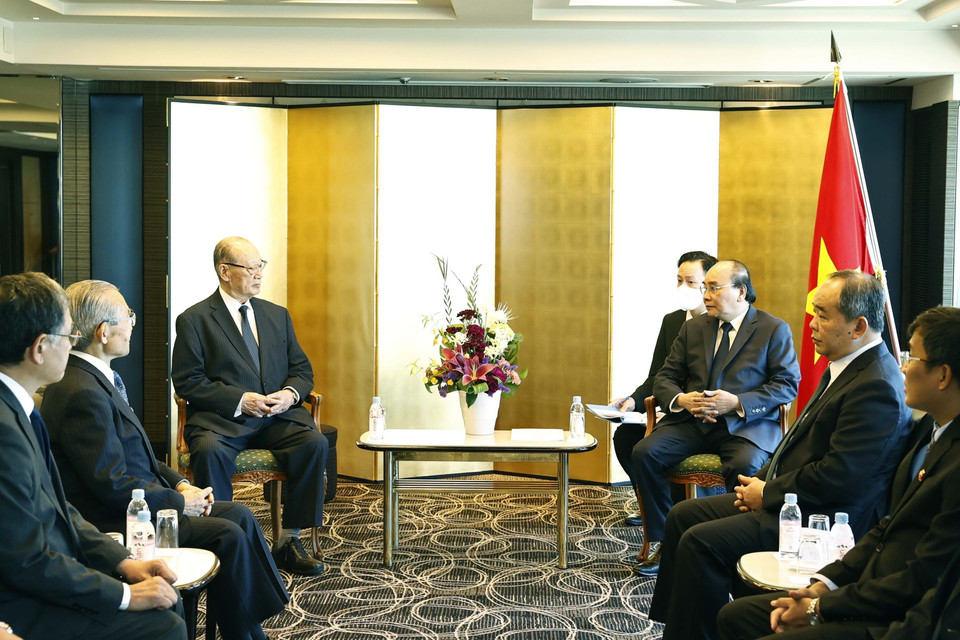 Chủ tịch nước Nguyễn Xuân Phúc tiếp ông Ken Matsuzawa, Chủ tịch Hội đồng ngoại giao nhân dân Nhật Bản (FEC). (Ảnh: Thống Nhất/TTXVN)