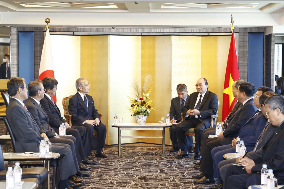 Chủ tịch nước Nguyễn Xuân Phúc tiếp các cựu Đại sứ Nhật Bản tại Việt Nam. (Ảnh: Thống Nhất/TTXVN)