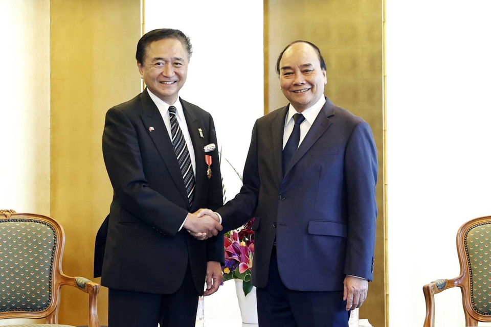 Chủ tịch nước Nguyễn Xuân Phúc tiếp Thống đốc tỉnh Kanagawa, Kuroiwa Yuji. (Ảnh: Thống Nhất/TTXVN)