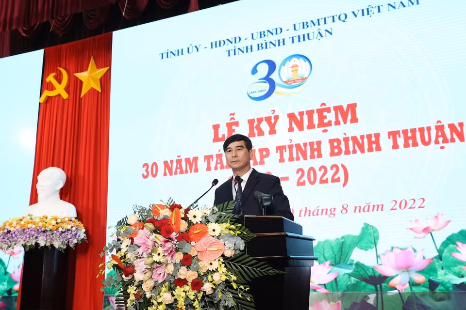 Bí thư Tỉnh ủy Bình Thuận Dương Văn An trình bày diễn văn kỷ niệm. (Ảnh: Dương Giang/TTXVN)